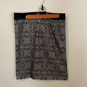 The limited lace pencil skirt size 6